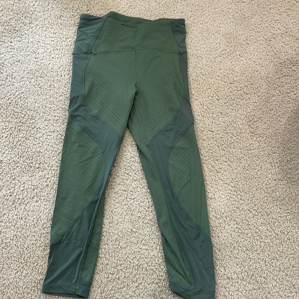 Lululemon green cropped leggings